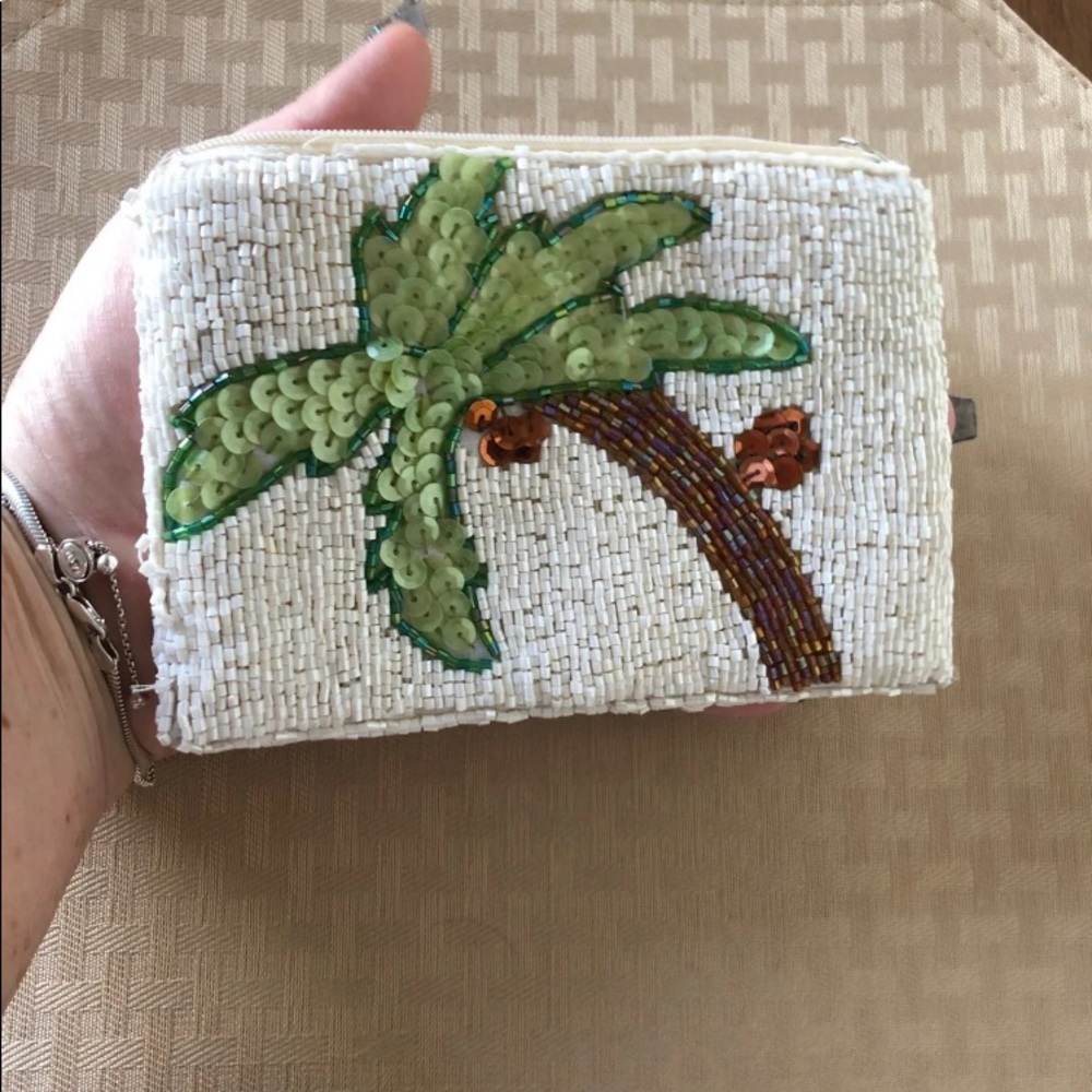 Unique wristlet made up of sequins